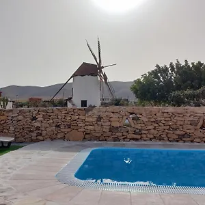 Histórica Con Molino De Viento , Antigua (Fuerteventura) Spagna